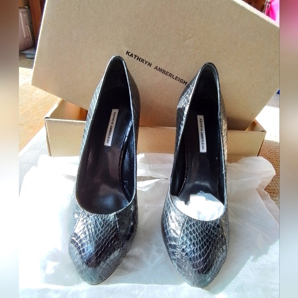 NWB!! Kathryn Amberleigh Snakeskin Embossed Pump.